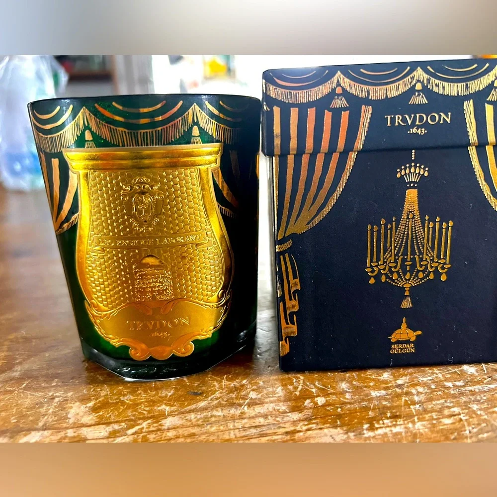Trudon empty Angelo green and gold luxury candle vessel. - Picture 6 of 12